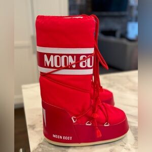 Icon nylon Moon Boot Women's Red Snow Boots ❤️♥️
Women size 8-10